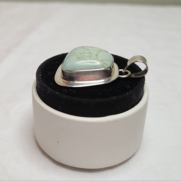 Vintage Sterling silver turquoise pendant - Picture 2 of 10